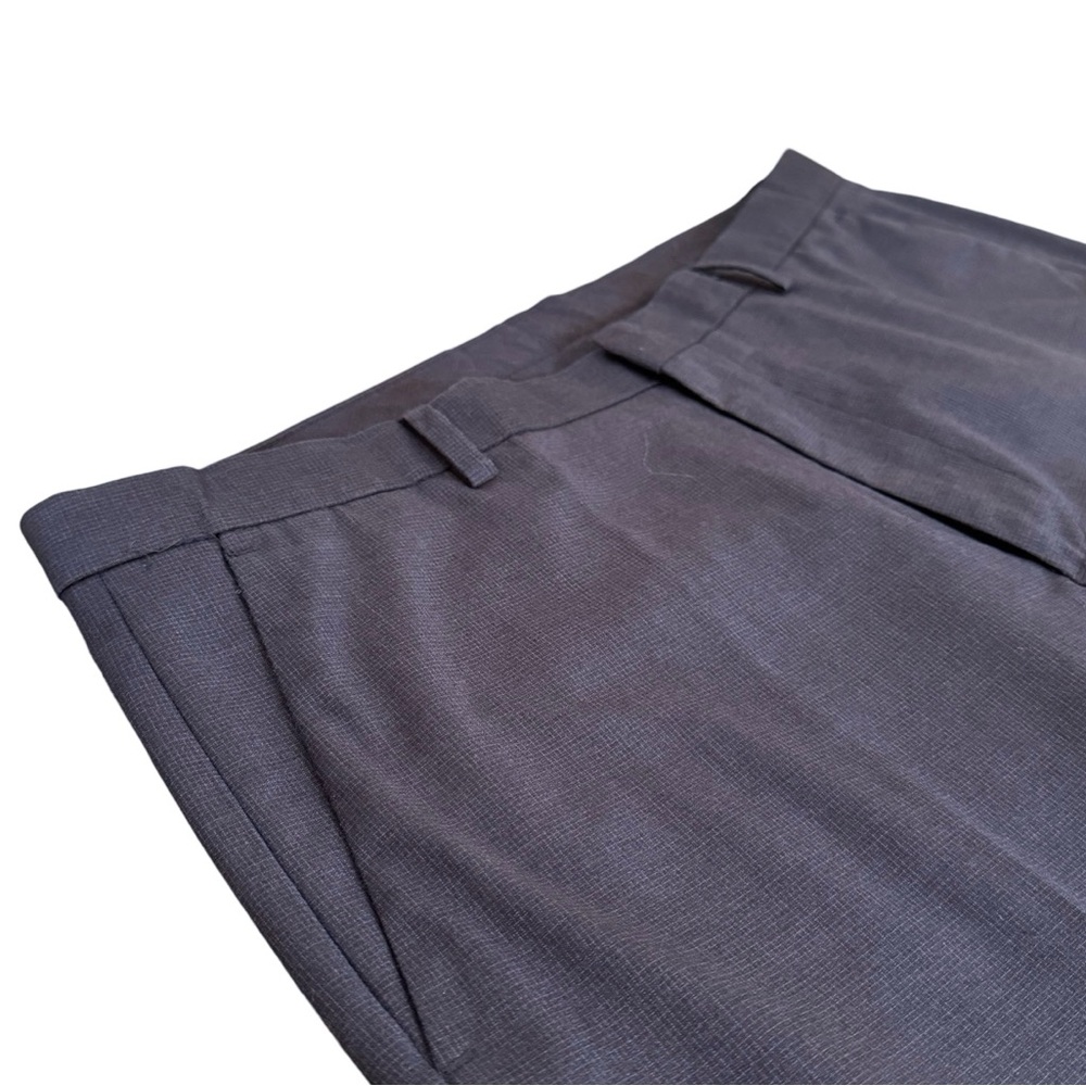 Calvin Klein / Men’s Flat Front Dress Slacks / 33 W x 32L